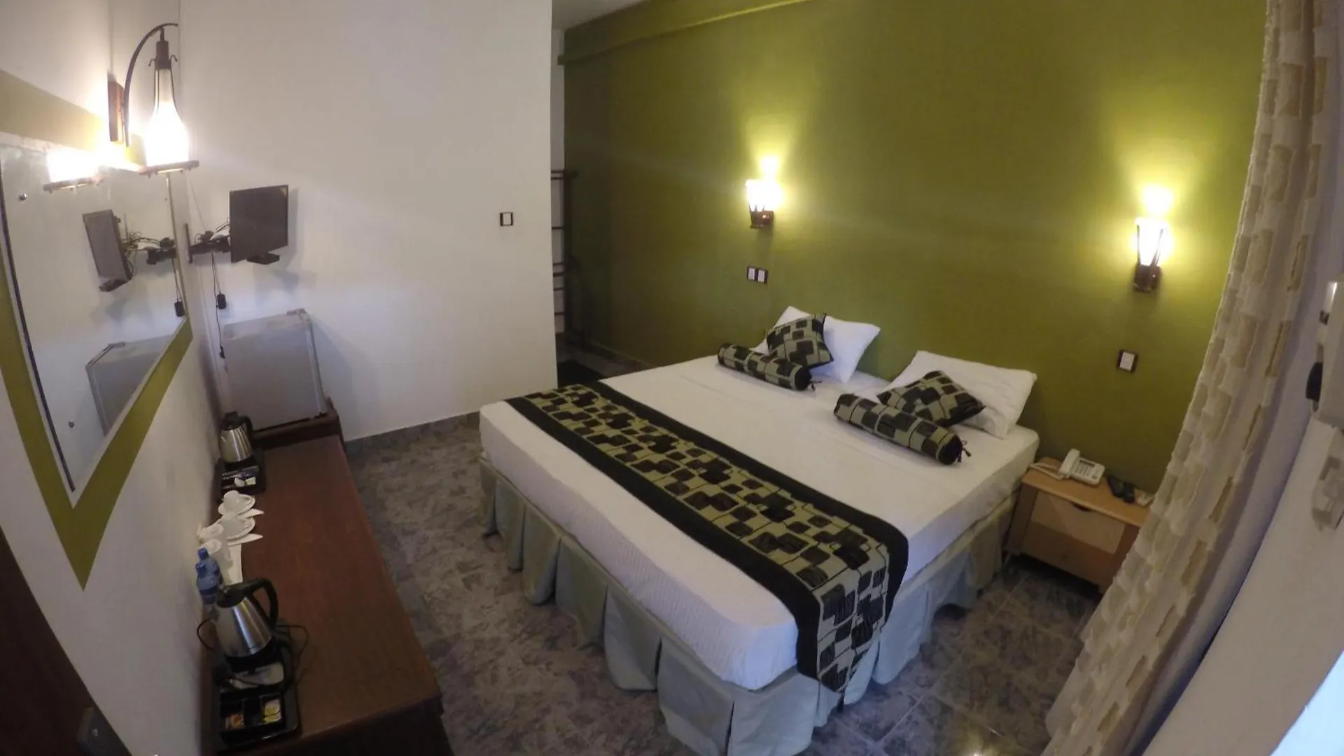 Sizzlers Hub Hotel Kandy 3*,