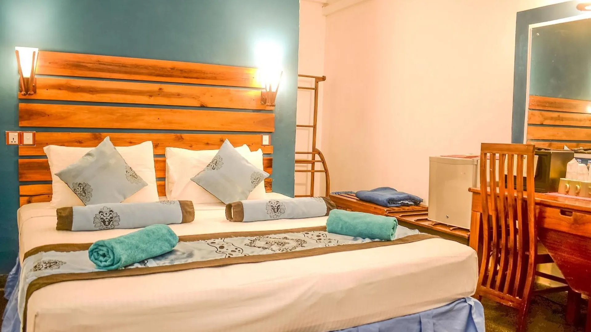 Hotel Sizzlers Hub Kandy