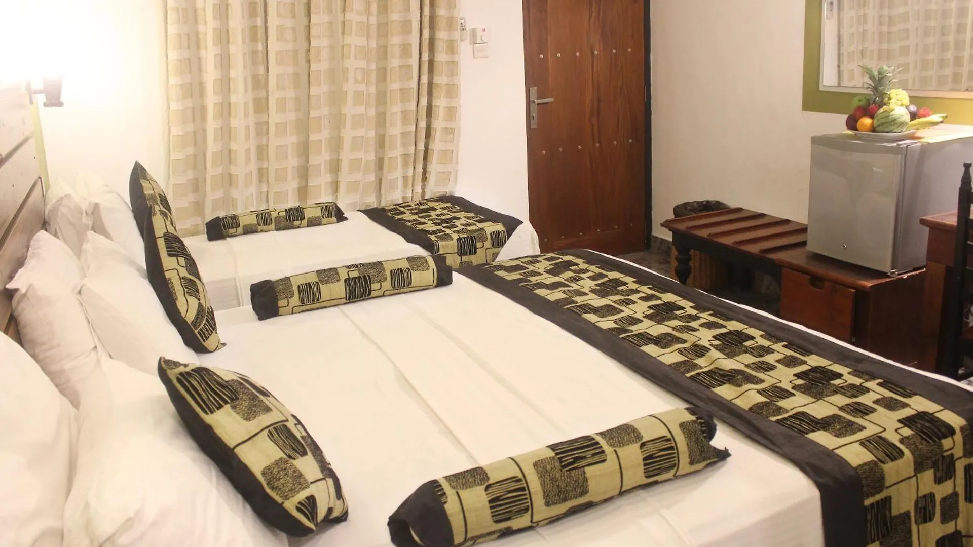 Hotel Sizzlers Hub Kandy